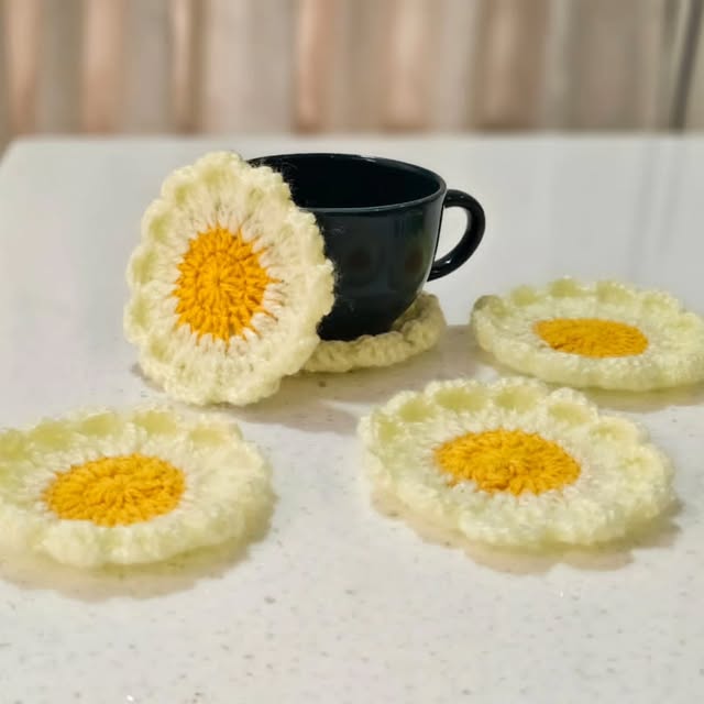 Sunny Daisy Mug Mats, handmade by Mona